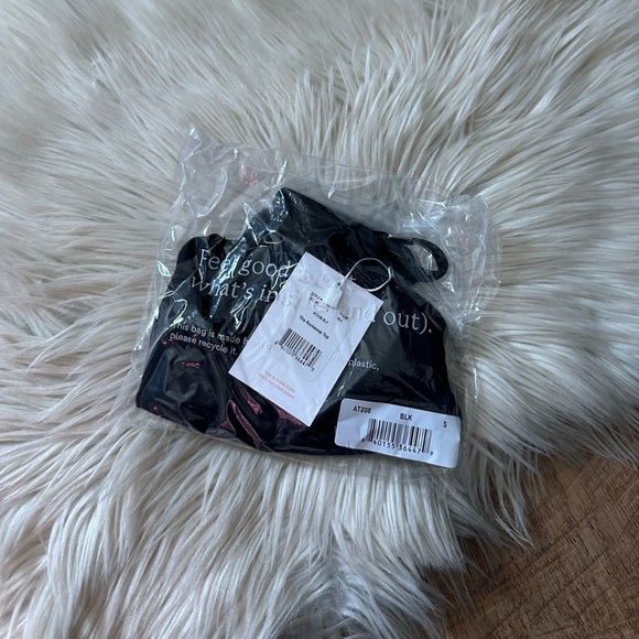 ANDIE The Rockaway Bikini Top Black - Picture 2 of 3